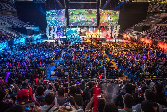 Imperial , Spirit , Mouz , 和 G2 在 StarLadder 布达佩斯 Major 2025 第三阶段开始时取得胜利