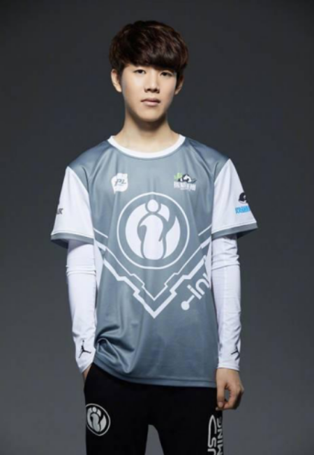 如果你不看，那就👍！ Kanavi + 兄弟主宰了忍者村的屠杀， Top Esports 在第一场比赛中血洗了 Invictus Gaming