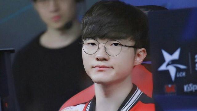 2025KPL夏季赛总决赛，重庆狼队时隔五年再夺联赛冠军，小胖FMVP