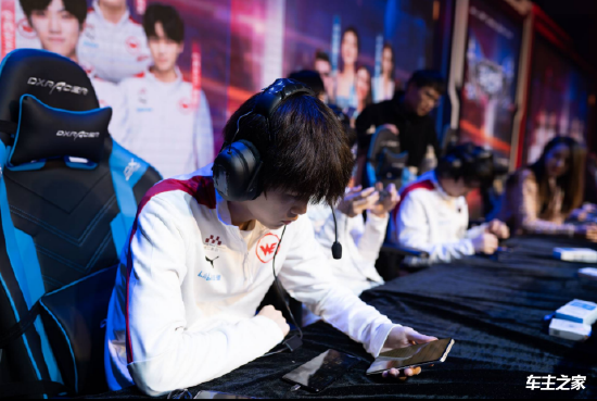 今天EDG对战FPX的第三场比赛中，EDG电子竞技俱乐部的辅助选手Meiko迎来了自己LPL生涯的第800次出场